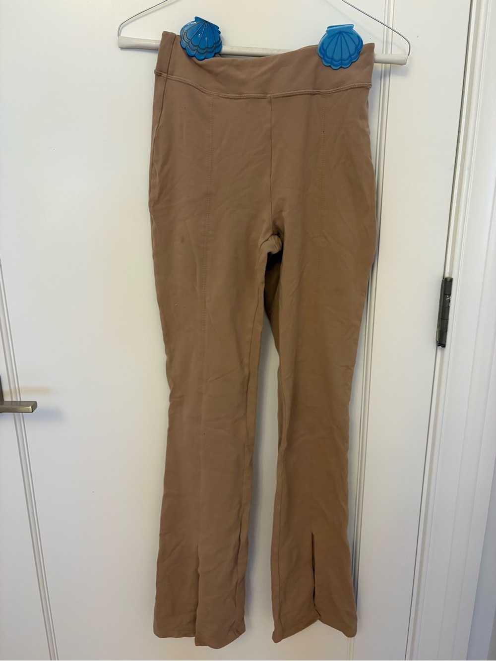 ALO Yoga High-Waist Flare Leggings in Camel